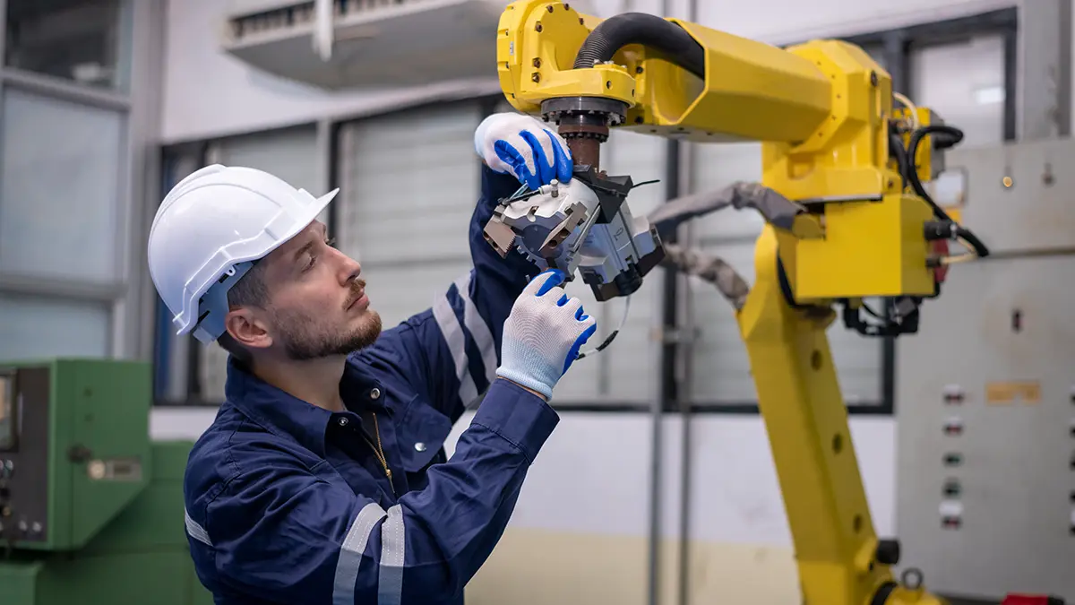 Tehnician calibrare robot industrial pentru programare
